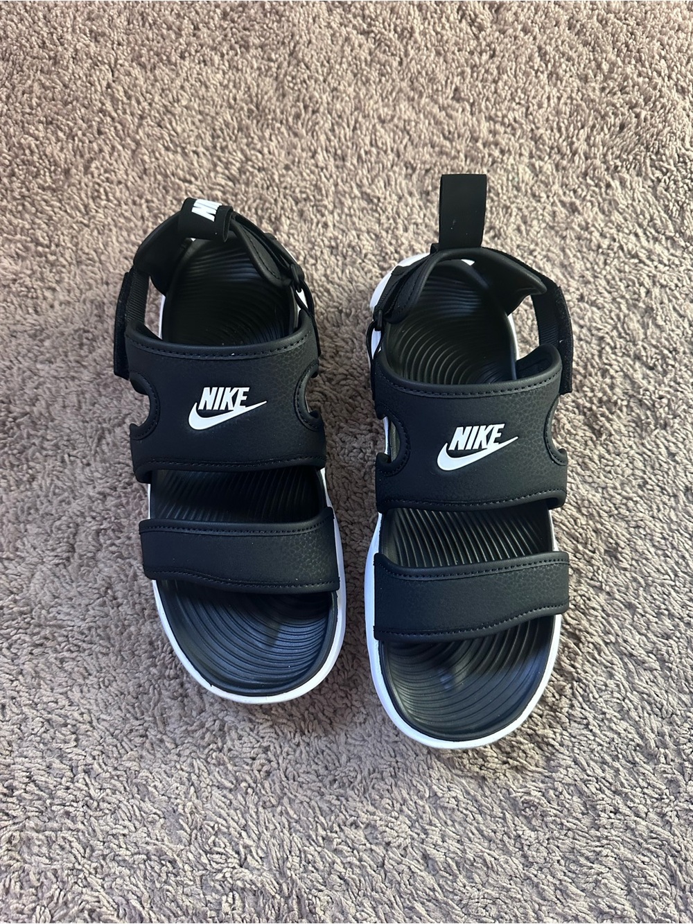 Nike white and black sandals #summer #athletic